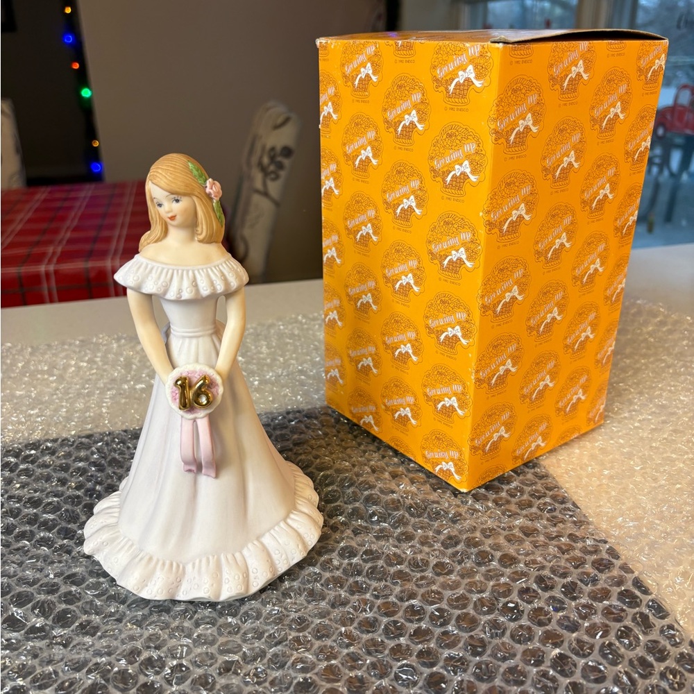 ‘Growing Up Girls’ Age 16 Porcelain Figurine - Picture 6 of 6